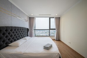 华丽公寓, 阳台, 城市景观 | 埃及棉床单、高档床上用品、羽绒被、记忆海绵床垫