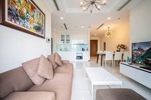 Smart-TV, peis, TV-spill og Netflix