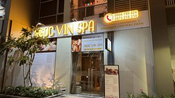 Trị liệu toàn thân, liệu pháp hương thơm, massage đá nóng