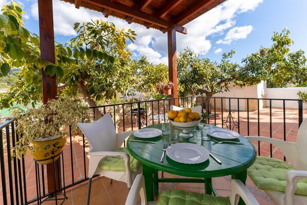 Outdoor dining