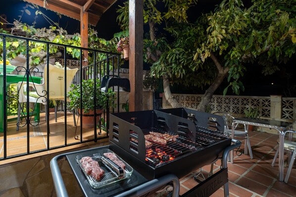 Outdoor dining - Villa Paraje de las Minas (Nerja)