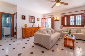 Televisie en een open haard