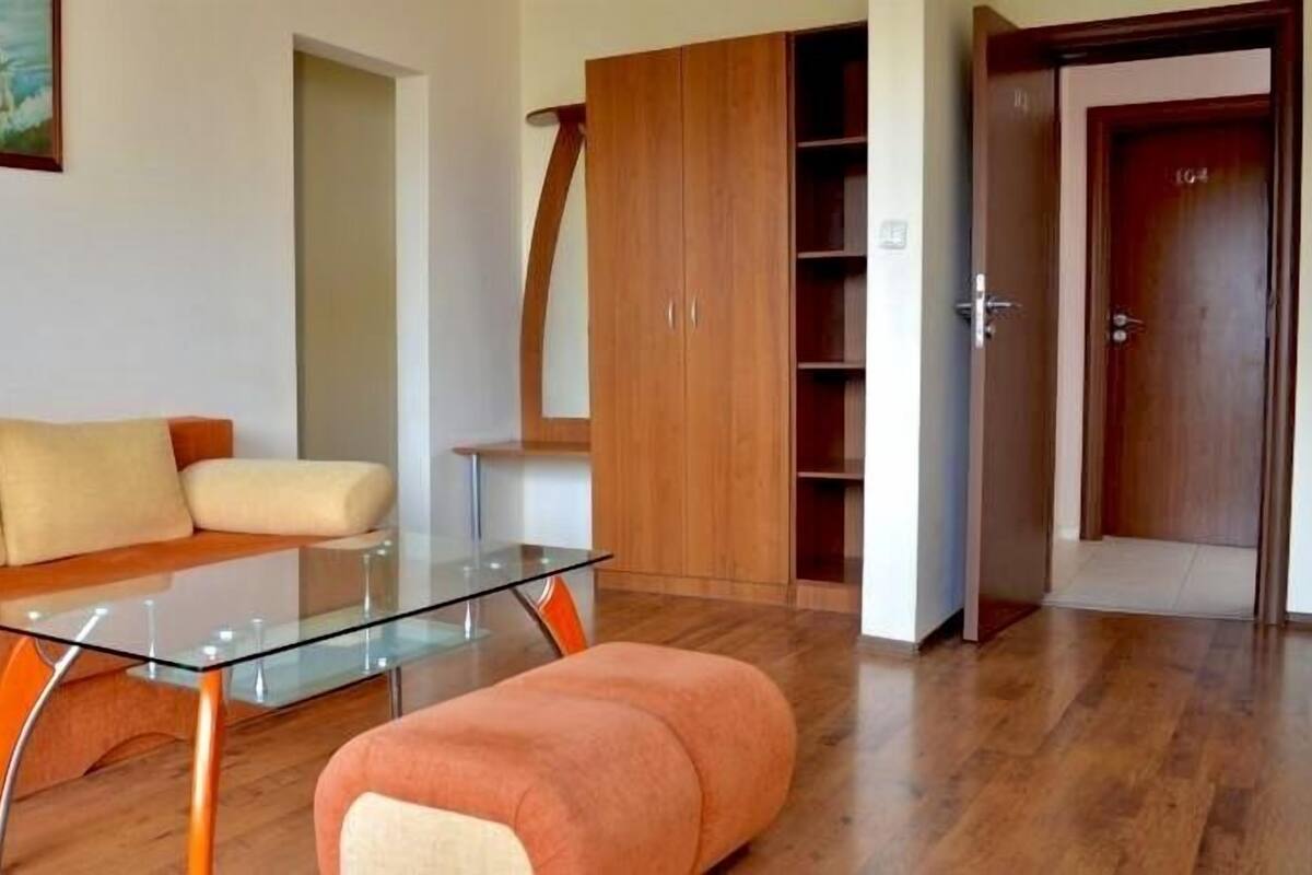 Standard Suite, Garden View | Living area