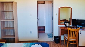 Standard Triple Room, Partial Sea View | Living area - Family hotel Neptun Lozenets (Tsarevo)