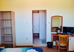 Standard Triple Room, Partial Sea View | Living area - Family hotel Neptun Lozenets (Tsarevo)