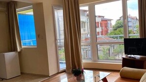 Standard Suite, Garden View | Living area - Family hotel Neptun Lozenets (Tsarevo)