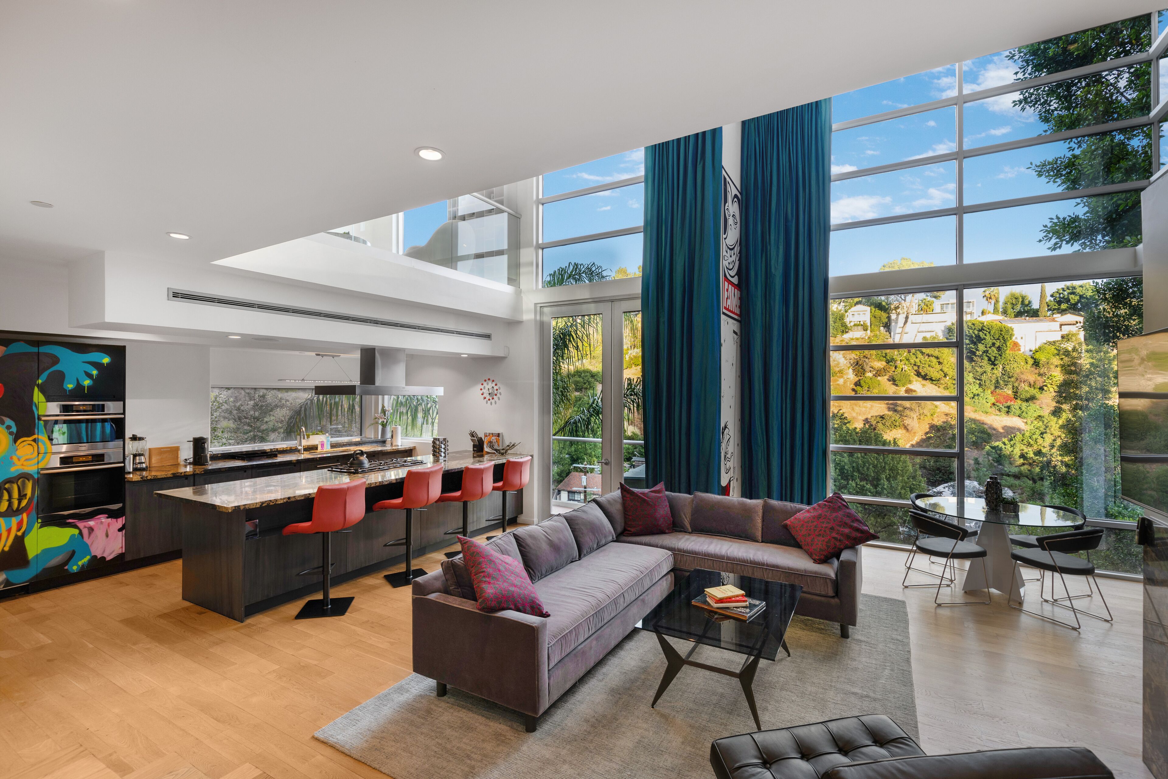 The Gallery by AvantStay | Luxe Hollywood Artist’s Home + Pool, Private Elevator