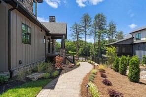 Property grounds - Blue Heron & Gray Fox by AvantStay | 2 Lakefront Homes, Sleeps 44, Pools (Sherrills Ford)