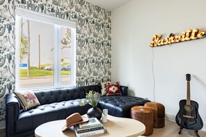 Smart TV, offices - Outrider 103 by AvantStay | Close to Broadway | Private Balcony (Nashville)