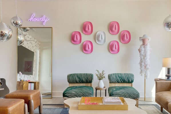 Interior - Last Rodeo Suite by AvantStay | Themed Pad w/ Glam Room & Rooftop, Close to DT! (Nashville)