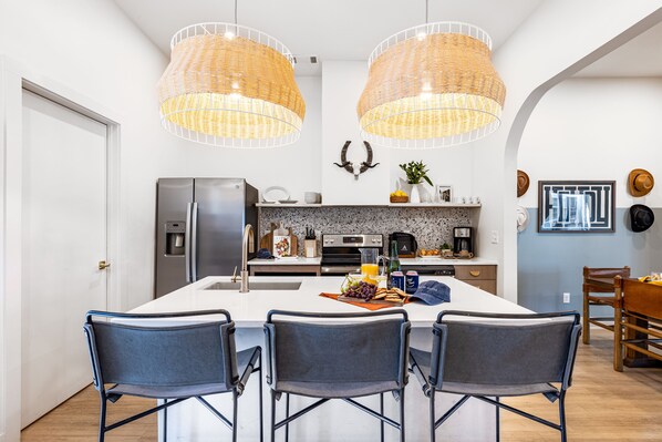 Refrigerador, horno, parrilla de estufa y lavavajillas