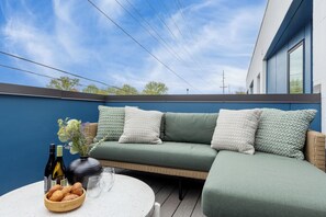 Terrace/patio - Outrider 109 by AvantStay | Private Balcony | Near Downtown, Close to Broadway (Nashville)