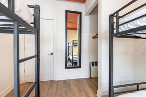 4 bedrooms, iron/ironing board, free WiFi, bed sheets - Conway D202 by AvantStay | Ideal DT Nashville Stay (Nashville)