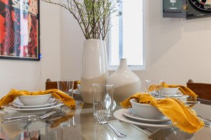 Dining - Conway D202 by AvantStay | Ideal DT Nashville Stay (Nashville)