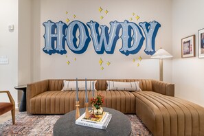 Smart TV - Conway D204 by AvantStay | Ideal DT Nashville Stay (Nashville)