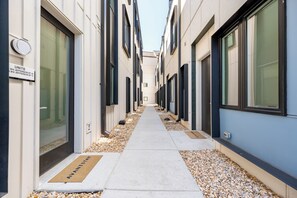 Exterior detail - Conway D204 by AvantStay | Ideal DT Nashville Stay (Nashville)