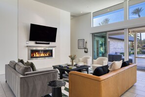 Smart TV, fireplace, ping pong, stereo - Polo Villas Sands | Pickleball, Putting Green | AvantStay | Sleeps 28 (La Quinta)