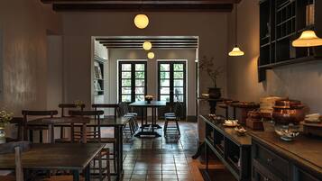 Desayuno típico de la región gratuito y diario