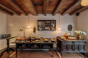 Desayuno de cocina local incluido todos los días