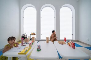 Zona de juegos infantil cubierta