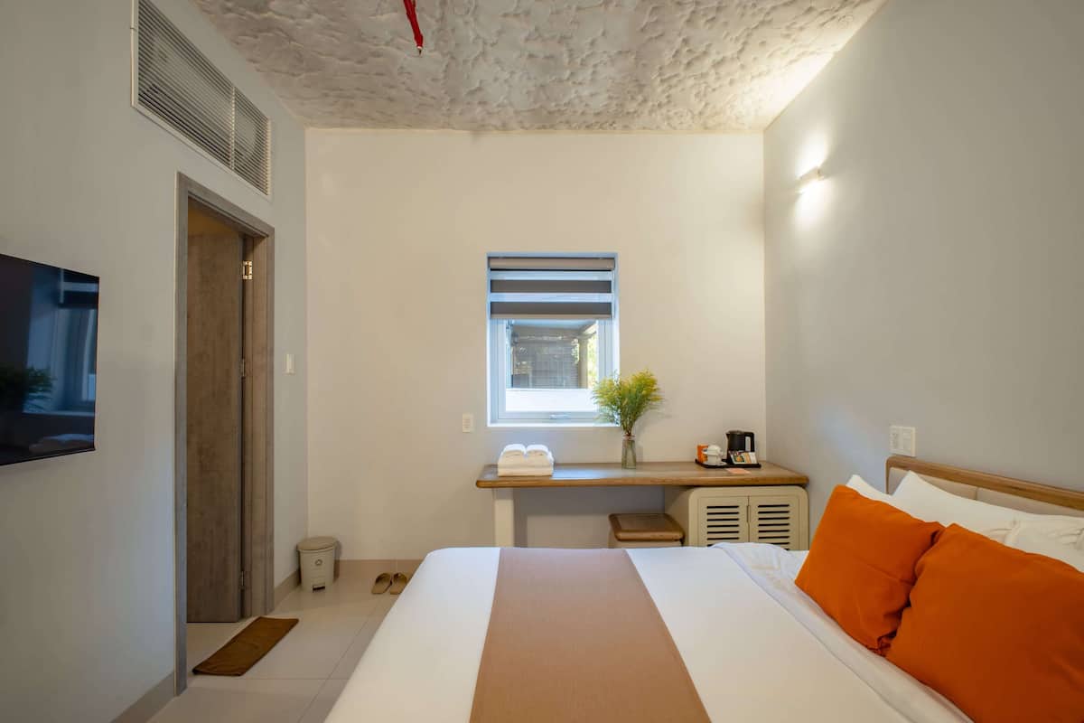 Quarto casal superior, vista para o jardim | Comodidades do quarto