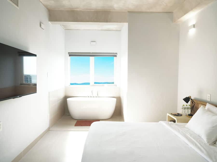 Premium Suite, Ocean View | Egyptian cotton sheets, premium bedding, pillowtop beds, minibar
