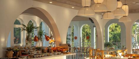 Free daily full breakfast