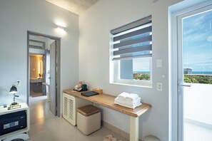 Habitación familiar doble, balcón | Servicio de la habitación