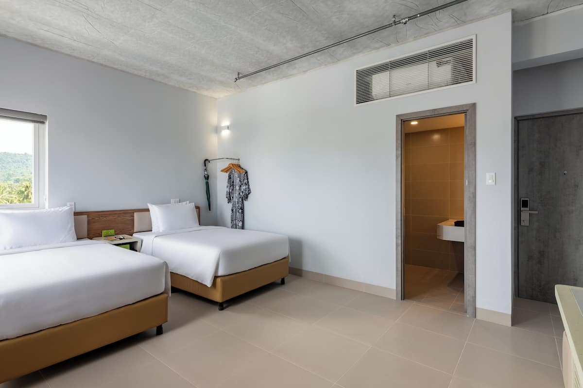 Egyptian cotton sheets, premium bedding, pillowtop beds, minibar