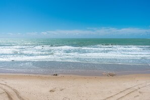 Una playa cerca