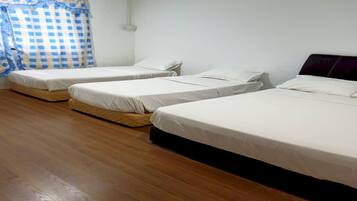 Premium Suite | 1 bedroom, laptop workspace, bed sheets