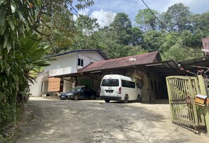 Front of property - OYO 90971 Pollock Homestay (Sungai Lembing)