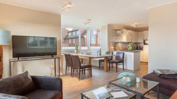 Smart-TV, Kamin, DVD-Player, Bücher