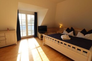 3 chambres, fer et planche à repasser, lit de bébé portatif