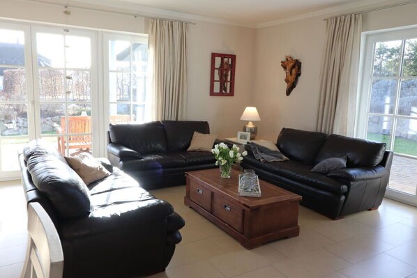 Téléviseur connecté, livres, chaîne audio