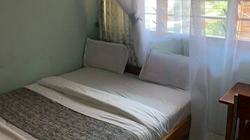 Phòng đôi Deluxe, 1 giường đôi, phù hợp cho người khuyết tật | Bàn, khu vực làm việc phù hợp cho laptop, bàn ủi/dụng cụ ủi quần áo