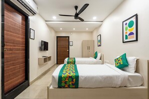 Habitación Deluxe | Caja de seguridad en la habitación y escritorio 