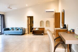 The Crown Pavilion (Private Pool Room) | 1 bedroom, premium bedding, individually decorated - Wild Calm, Sasan Gir (Talala)