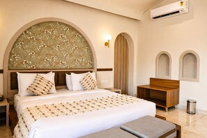 Wild Nest With Balcony (First Floor) | 1 bedroom, premium bedding, individually decorated - Wild Calm, Sasan Gir (Talala)