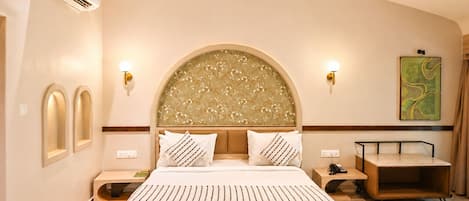 Wild Cub (Nature Porch Room – Ground Floor) | 1 bedroom, premium bedding, individually decorated
