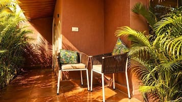 Calm Cub Nature Porch Room Ground Floor