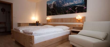 2 Schlafzimmer, BĂŒgeleisen/BĂŒgelbrett, Internetzugang