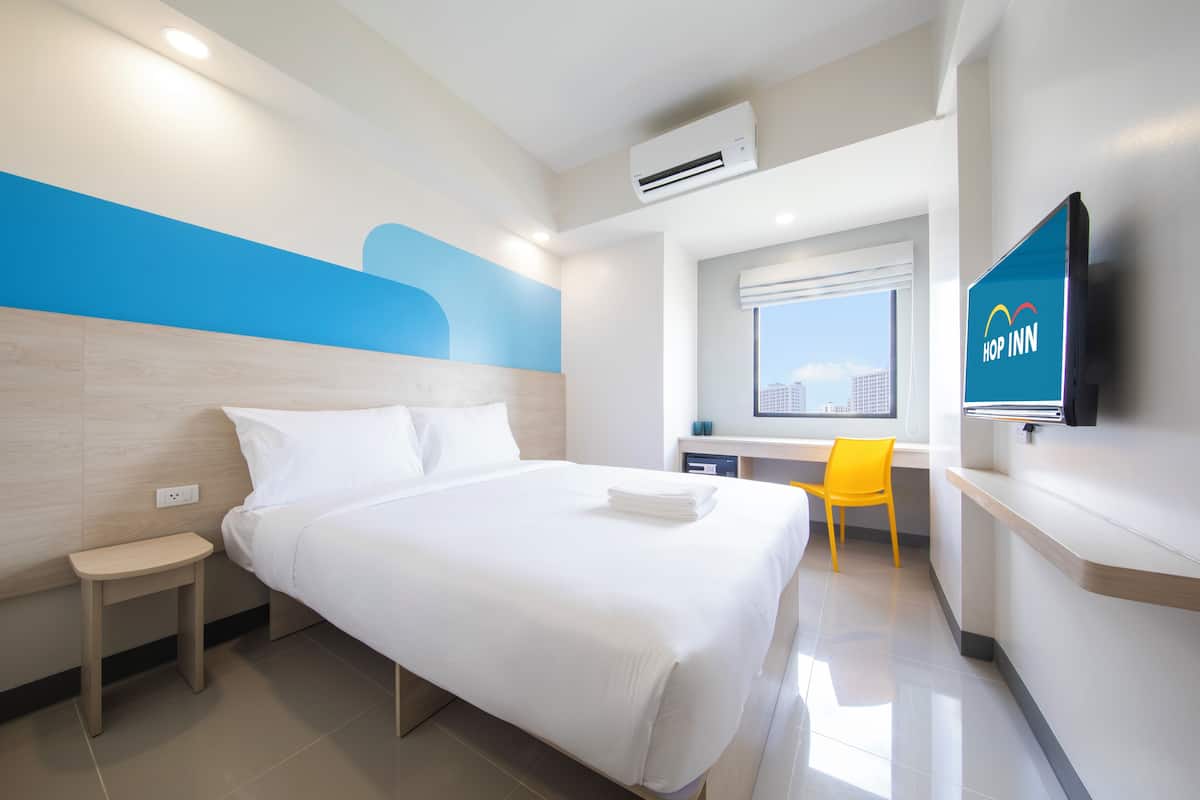 Standard Double Room | Down comforters, in-room safe, desk, laptop workspace