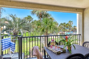 Outdoor dining - Beach Views, 2 Balconies, Beach Access, 2 Pools 1 Heated, 5 miles to Downtown, $300 in Free Tickets! (St. Augustine)