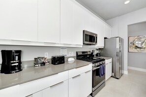 Fridge, oven, stovetop, dishwasher