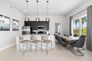 Frigorífico, horno, placa de cocina y lavavajillas