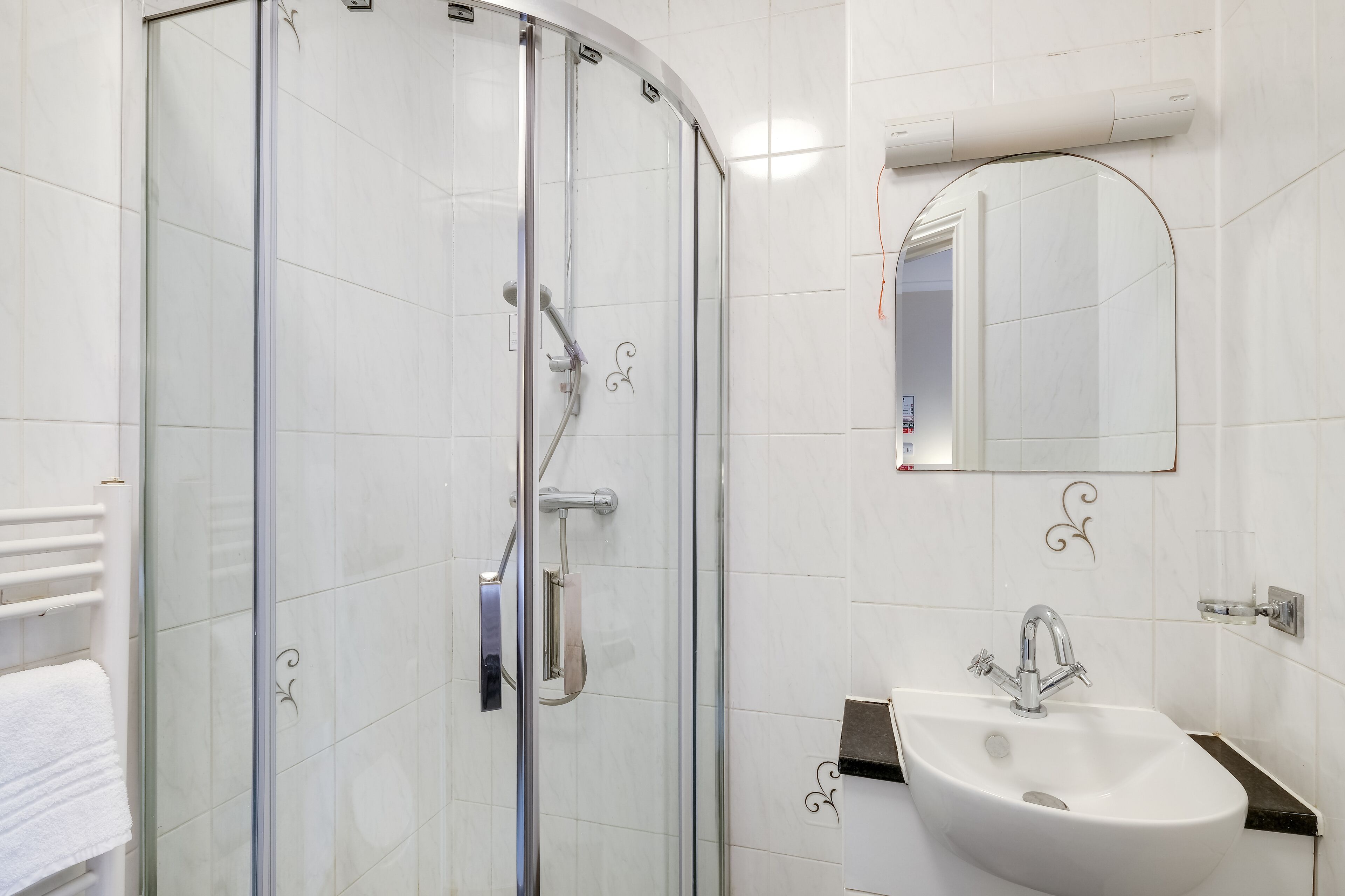 City Double Room, 1 Queen Bed, Non Smoking, Private Bathroom | Bathroom | Eco-friendly toiletries, hair dryer, towels, soap