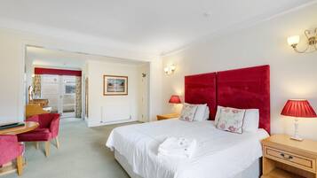 Phòng đôi hoặc 2 giường đơn Executive, 1 giường cỡ king, bồn tắm, khu vực sân vườn | Minibar, bàn ủi/dụng cụ ủi quần áo