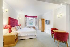 Executive Double or Twin Room, 1 King Bed, Bathtub, Courtyard Area | Minibar, iron/ironing board, free WiFi, bed sheets - Charles House - Windsor Castle 5min Walk (Windsor)