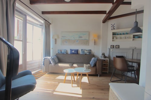 Dieses Haus ist ideal für Strandliebhaber geeignet, am Fuße des Leuchtturms. Es ist ein schönes, gemütliches haus im Zentrum von Egmond aan Zee, nur wenige Gehminuten vom Strand entfernt.